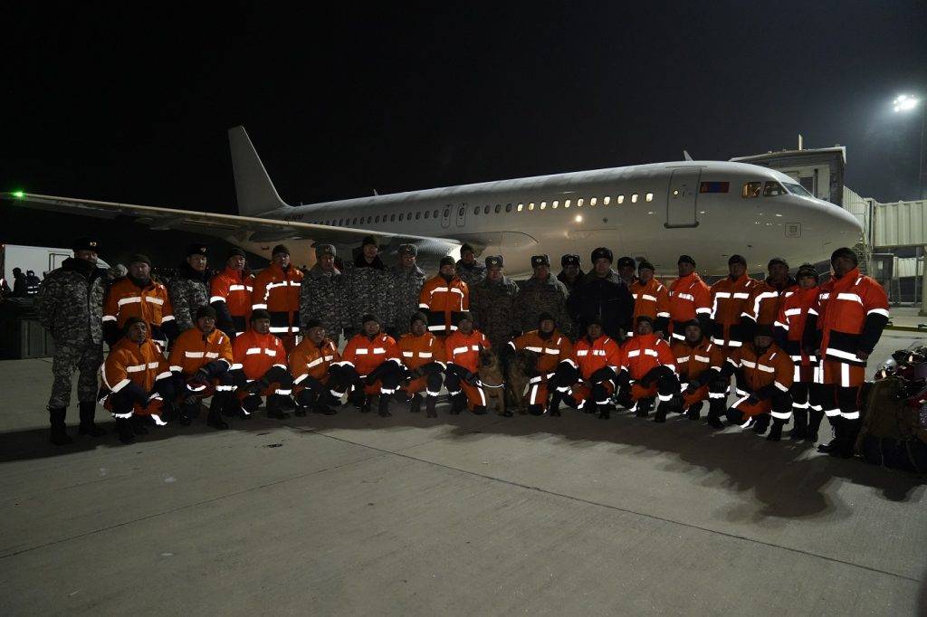 ФОТО: Аврагч, эмнэлгийн баг эрэлч нохдын хамтаар Турк улсыг зорилоо